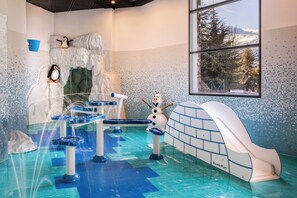 Couples treatment room(s), sauna, hot tub, steam room, body treatments