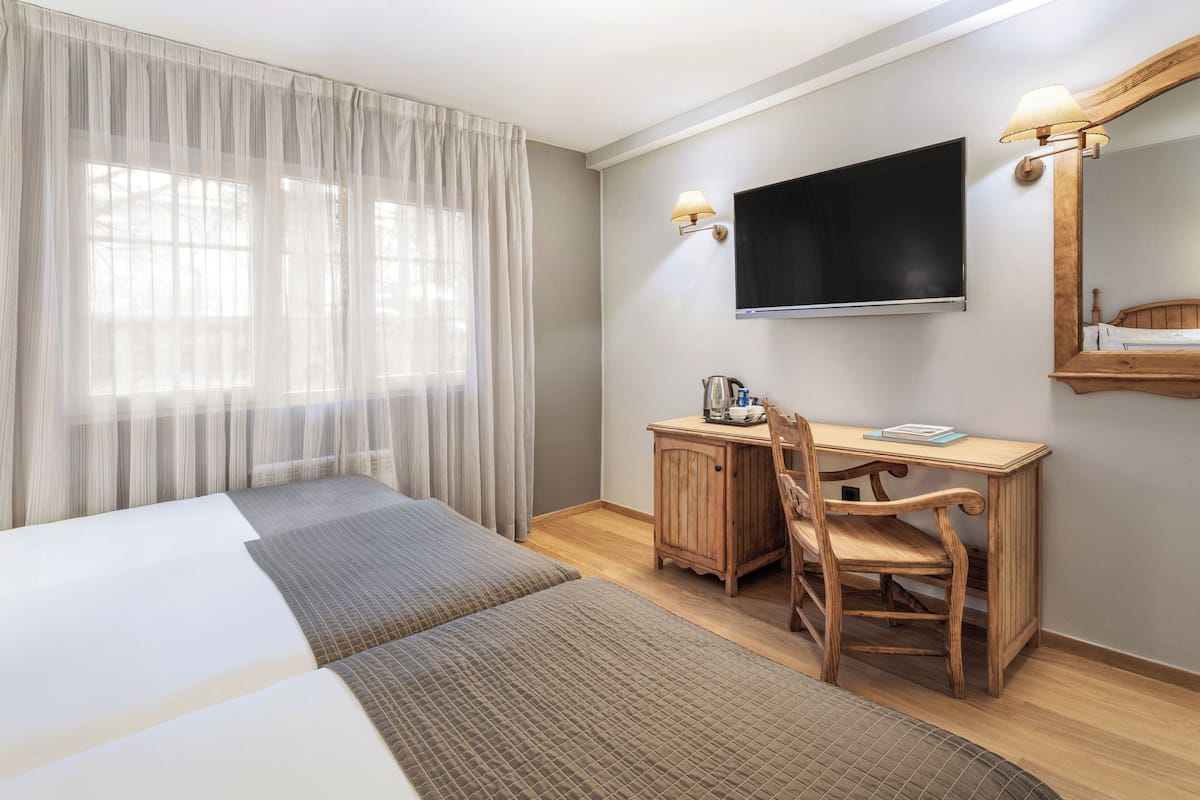 Down duvets, free minibar items, in-room safe, desk