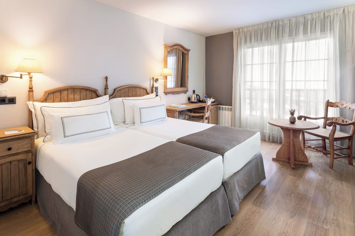 Down duvets, free minibar items, in-room safe, desk