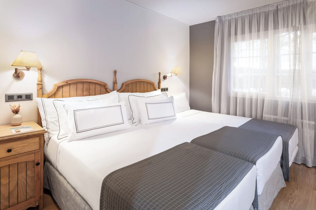 Down duvets, free minibar items, in-room safe, desk