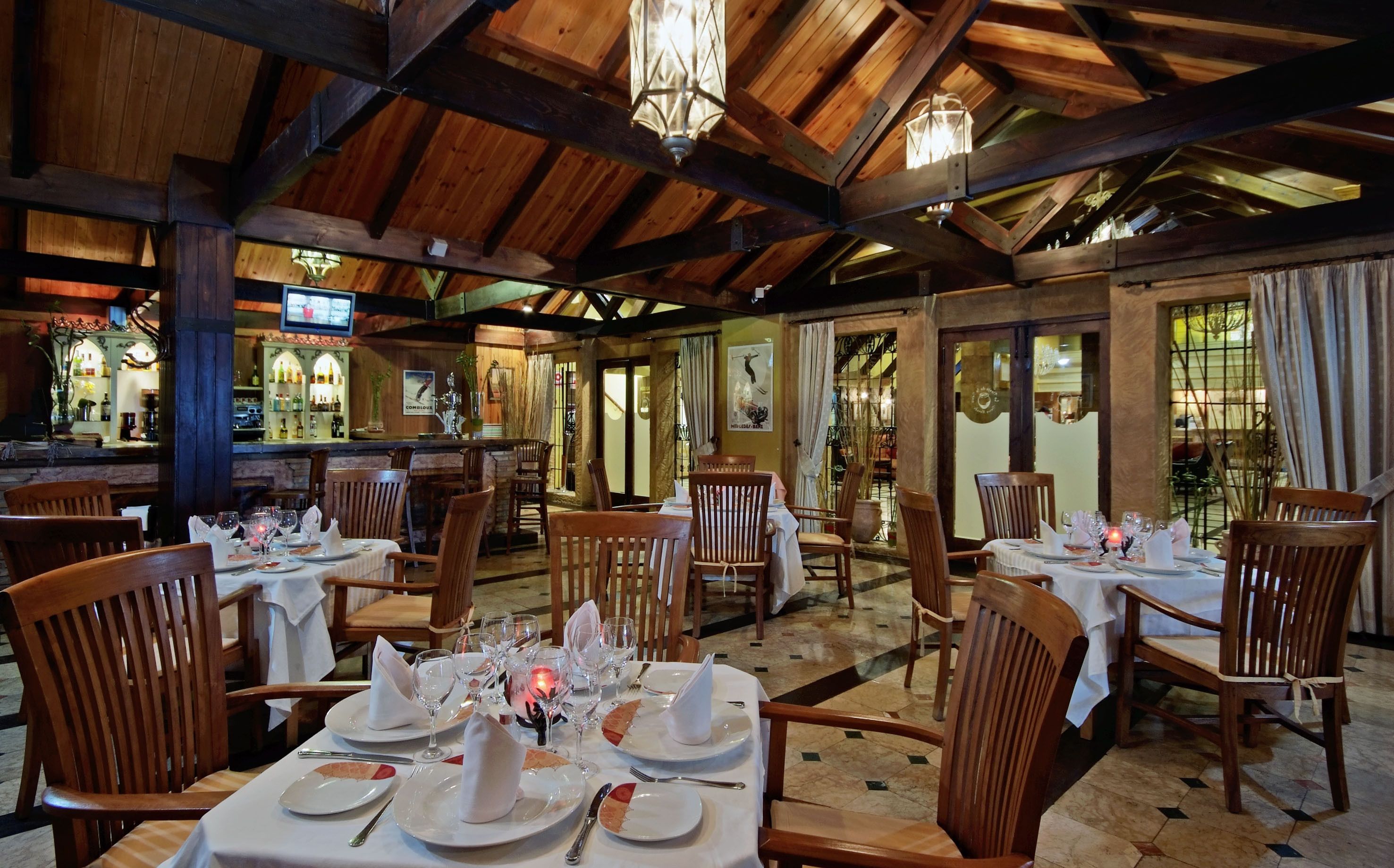 2 restaurants, breakfast, lunch, dinner served; international cuisine