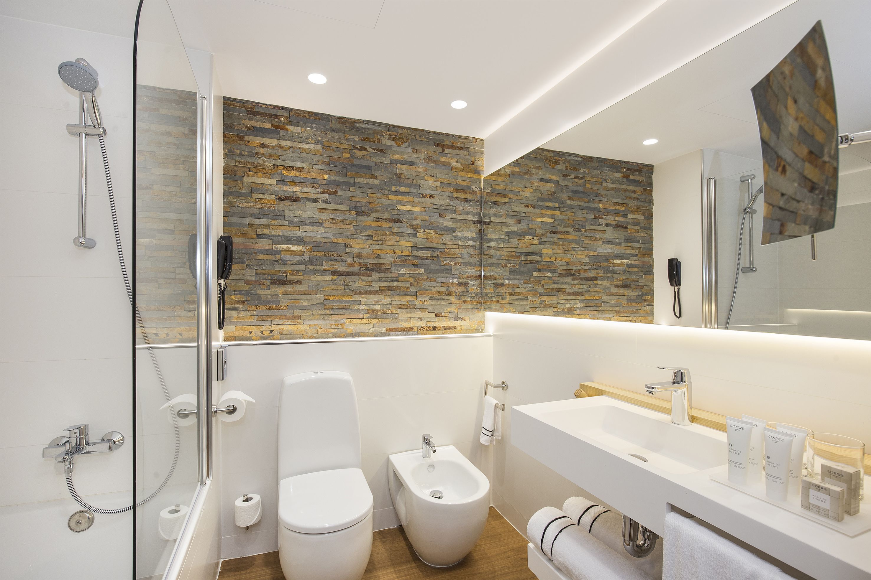 combined shower/bathtub, free toiletries, hair dryer, slippers