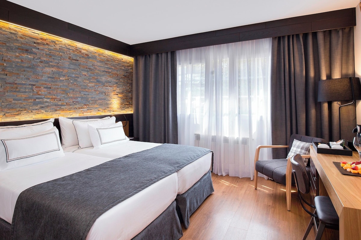 Down duvets, free minibar items, in-room safe, desk