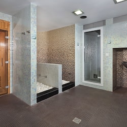 Couples treatment room(s), sauna, hot tub, steam room, body treatments