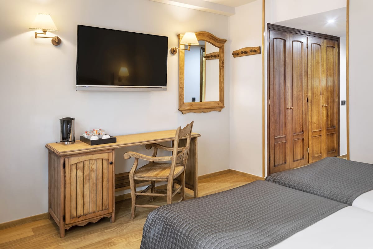 Down duvets, free minibar items, in-room safe, desk