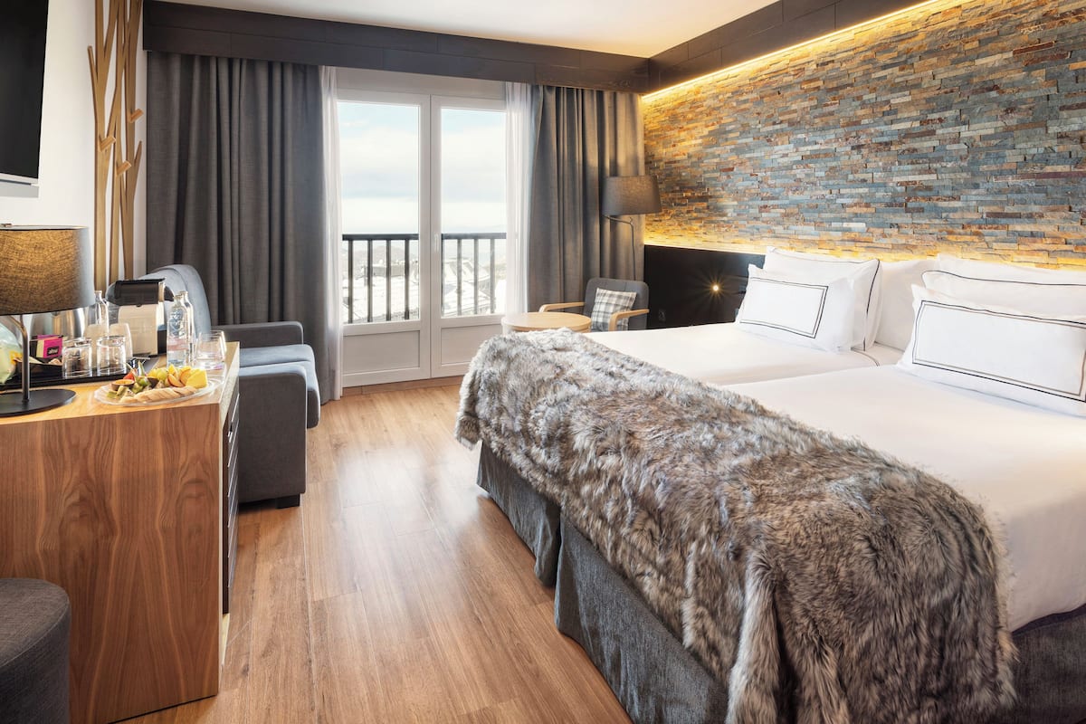 Down duvets, free minibar items, in-room safe, desk