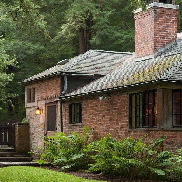 Internet, alarm clocks - The Lodge at Glendorn (Bradford)