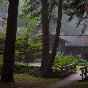 Internet, alarm clocks - The Lodge at Glendorn (Bradford)