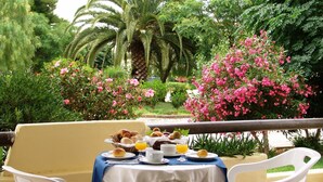 Breakfast and dinner served - Alvor Clube Brisamar (Portimao)