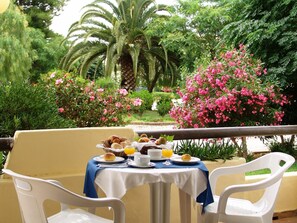 Breakfast and dinner served, pool views 