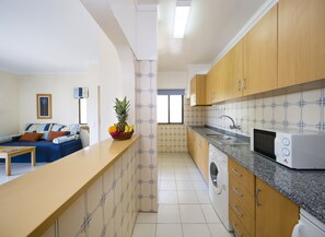 Appartement, 1 chambre | Cuisine privée | Réfrigérateur, micro-ondes, cafetière/bouilloire