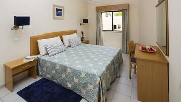 Apartamento, 1 quarto | 1 quarto, escrivaninha, espaço de trabalho para notebook