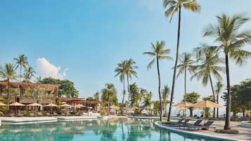 4 outdoor pools, open 7:00 AM to 7:00 PM, free pool cabanas