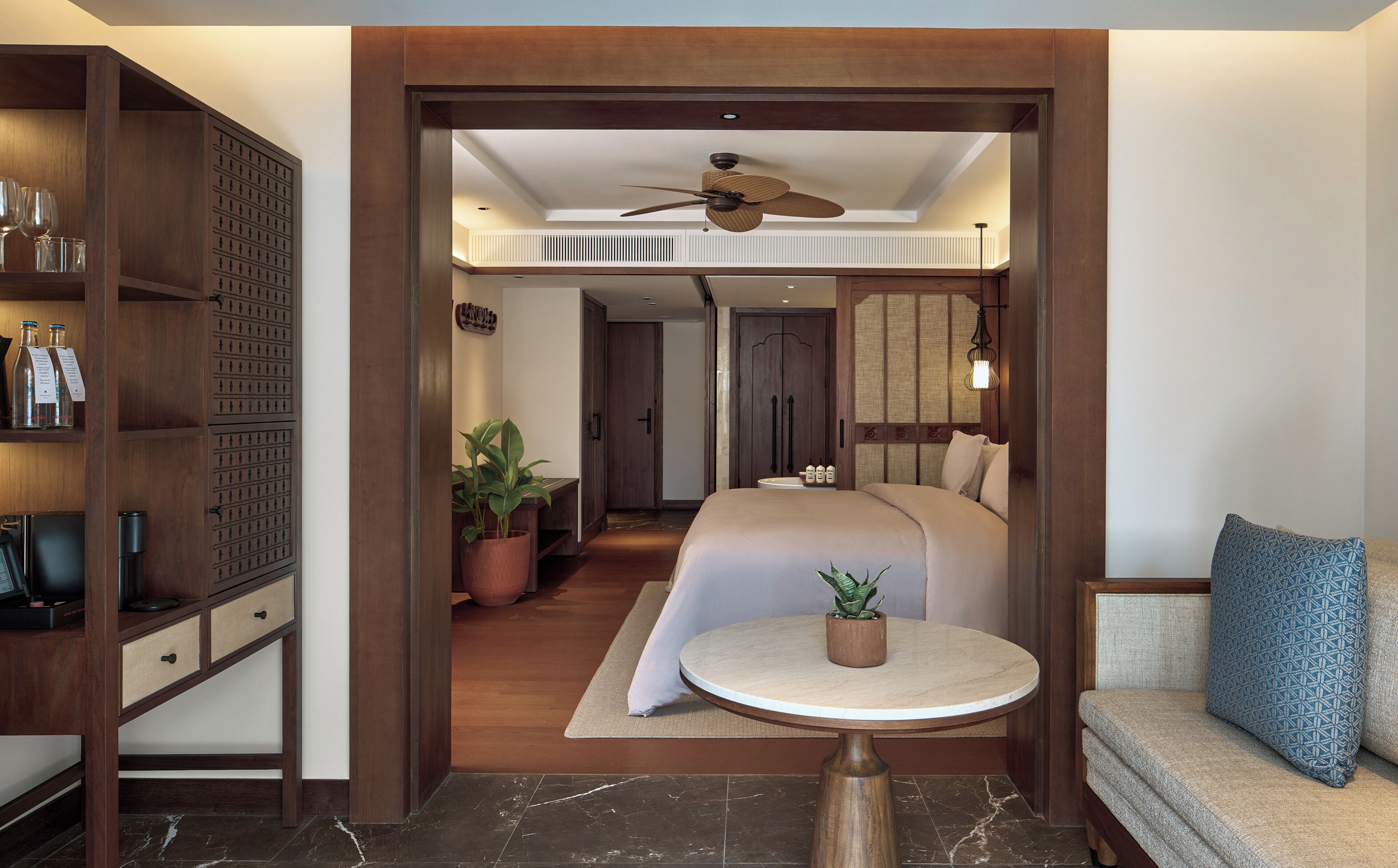 Minibar, coffres-forts dans les chambres, ameublement personnalisé