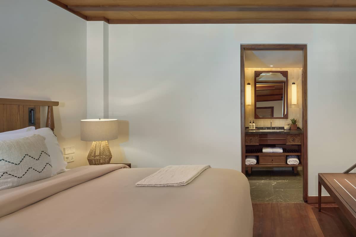 Umweltfreundliche Kosmetikartikel, Haartrockner, Bademäntel, Hausschuhe