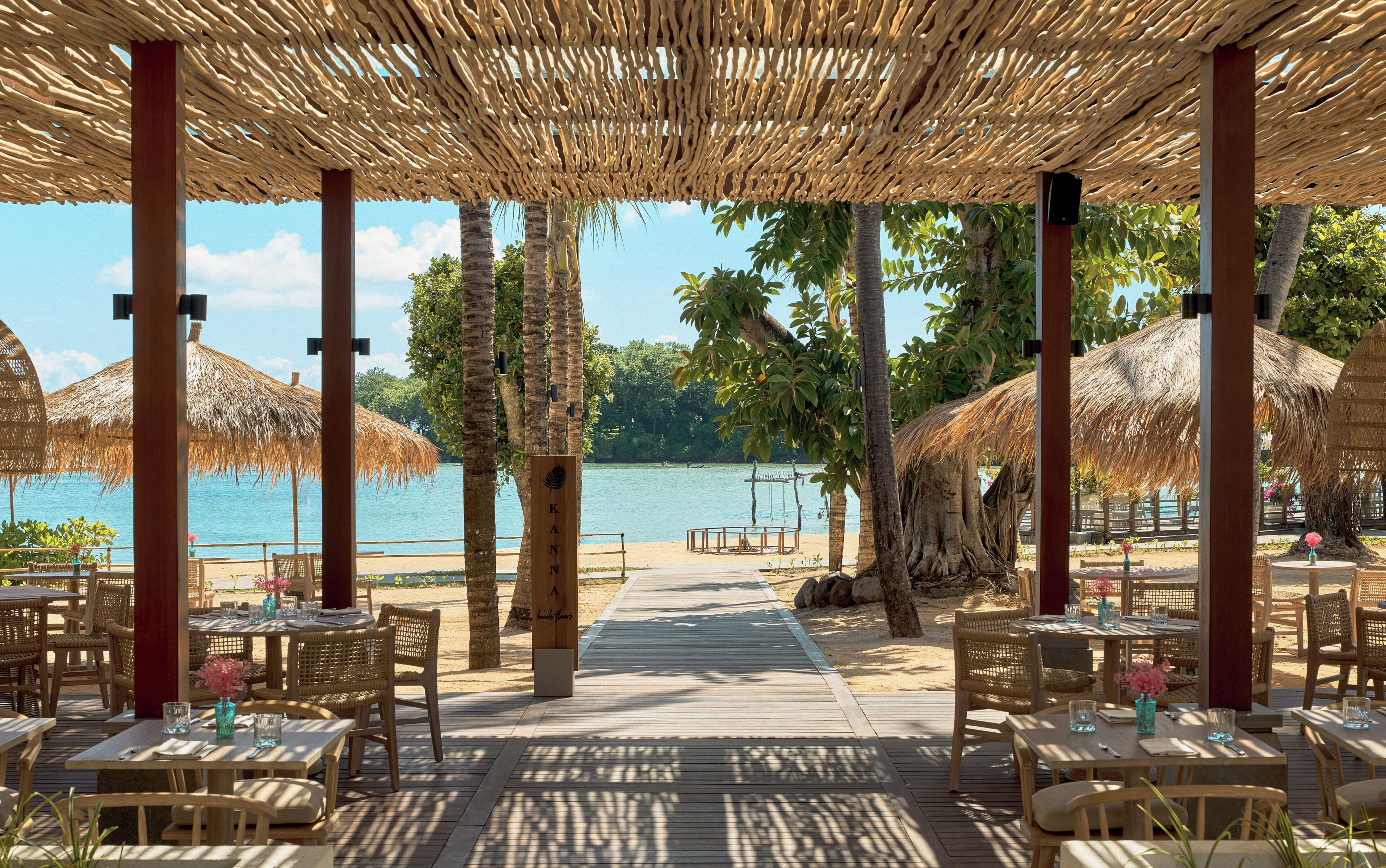 8 restaurants, breakfast, lunch, dinner served; international cuisine