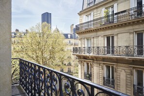 1 bedroom, premium bedding, pillow-top beds, minibar