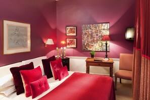 Premium bedding, pillowtop beds, minibar, in-room safe - Hôtel Sainte-Beuve (Paris)