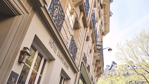 A building with the sign "Hôtel Sainte-Beuve" indicating a hotel.