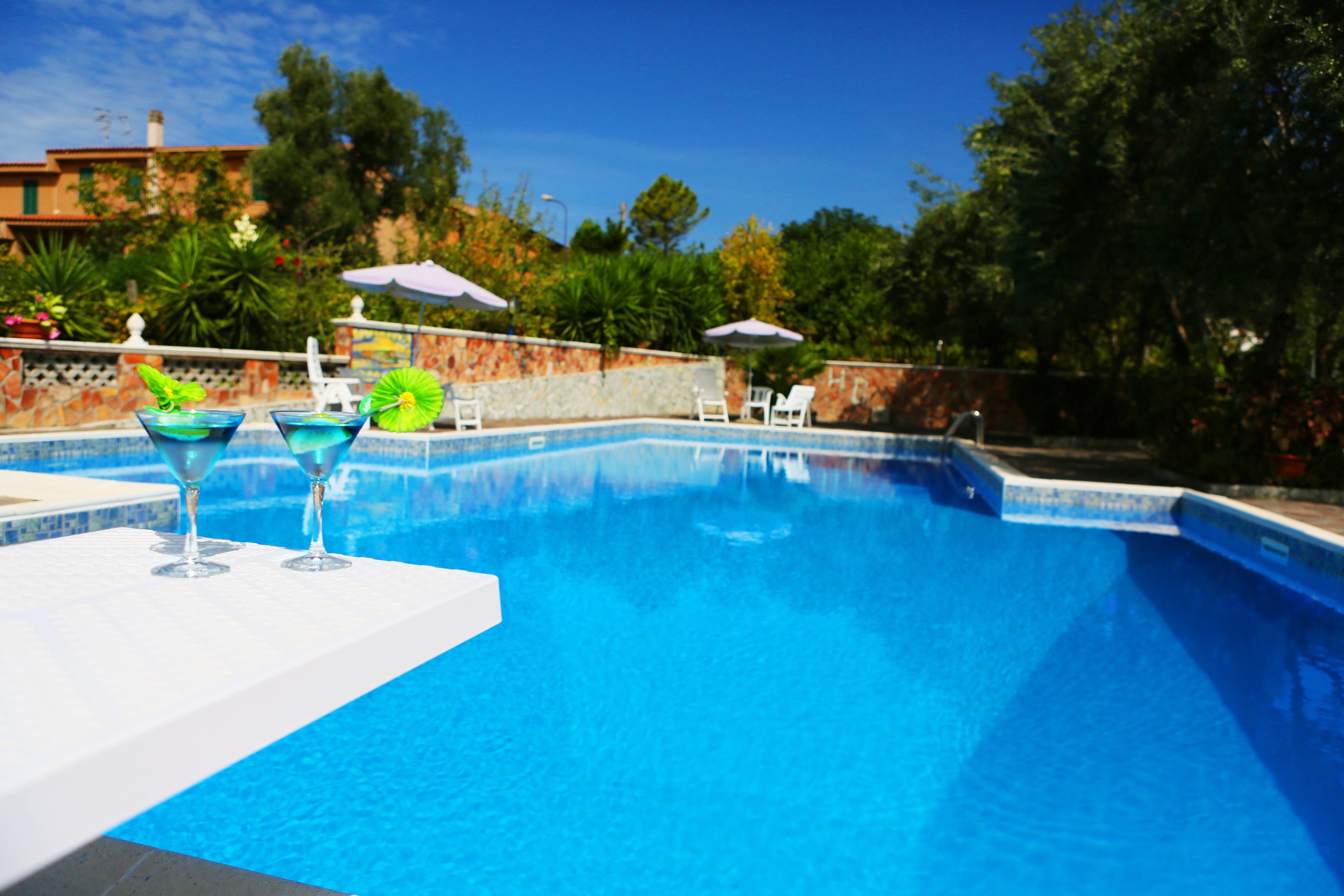 시즌별로 운영되는 야외 수영장