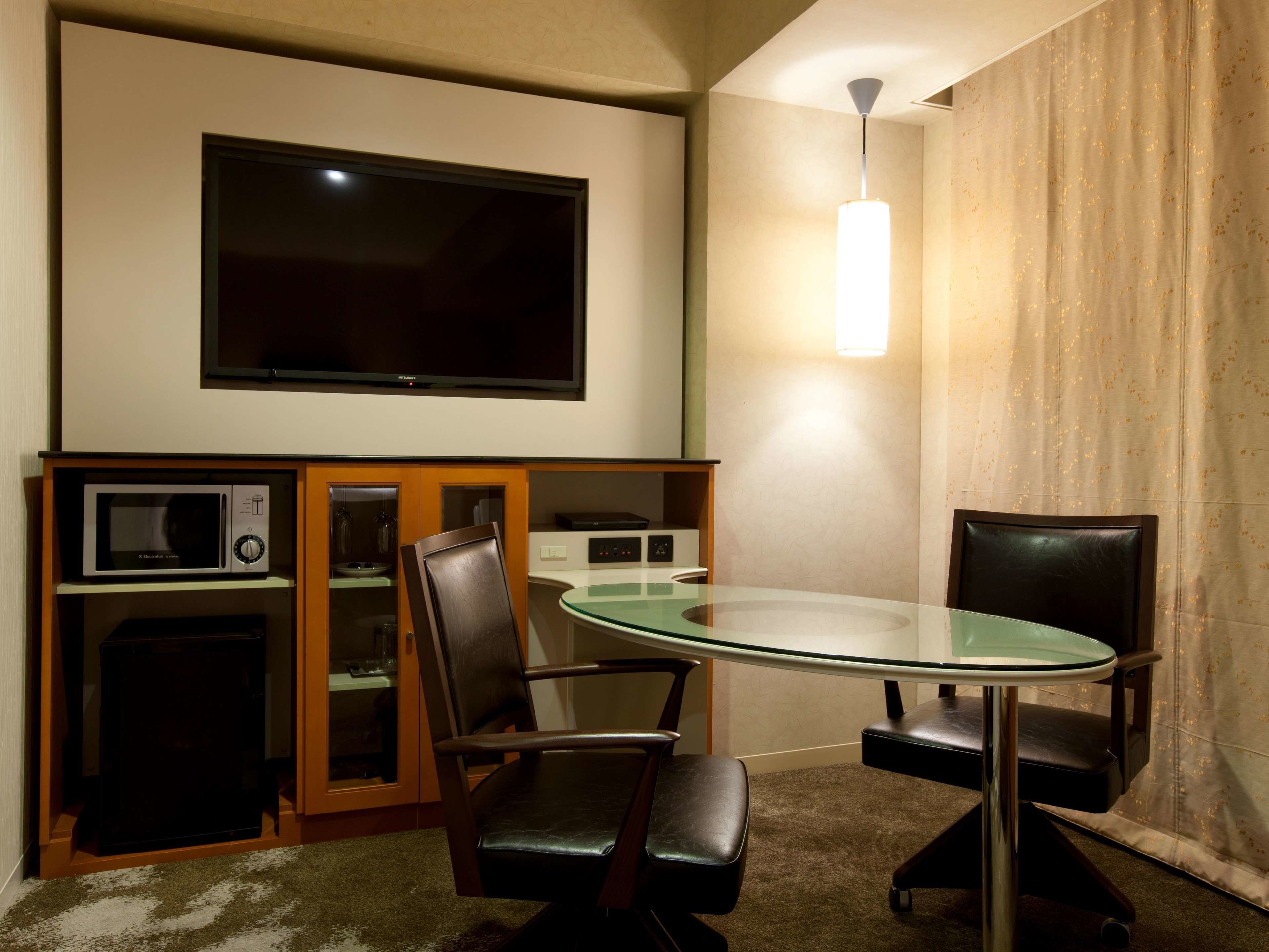 1 bedroom, down duvets, in-room safe, desk