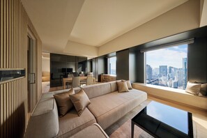 Down duvets, in-room safe, desk, iron/ironing board