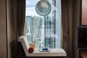 Suite Junior, 1 très grand lit (Japanese Style) | Couette en duvet d'oie, coffres-forts dans les chambres, bureau