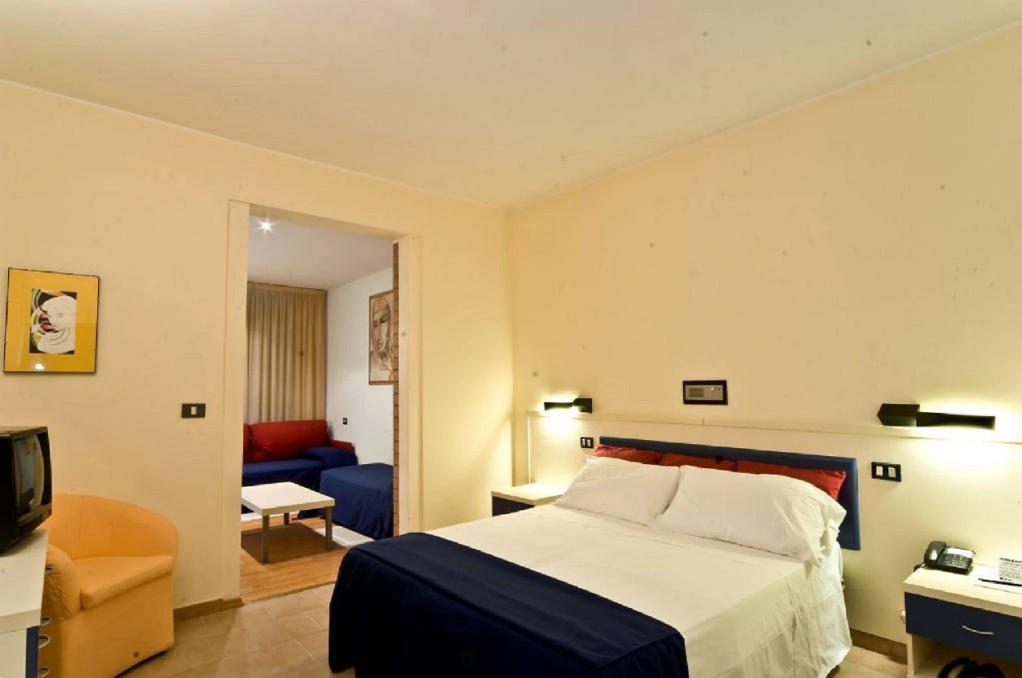 Family Quadruple Room, Private Bathroom | Premium bedding, in-room safe, desk, soundproofing