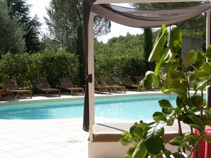 Piscina a l'aire lliure, piscina a la terrassa superior i gandules 