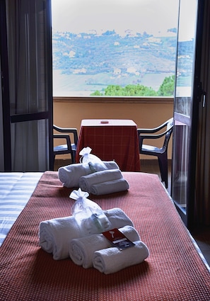 Panoramic Triple Room, 1 Bedroom | Premium bedding, in-room safe, desk, soundproofing