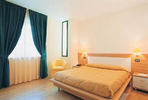 Premium bedding, in-room safe, desk, soundproofing - Hotel El Patio (Corciano)