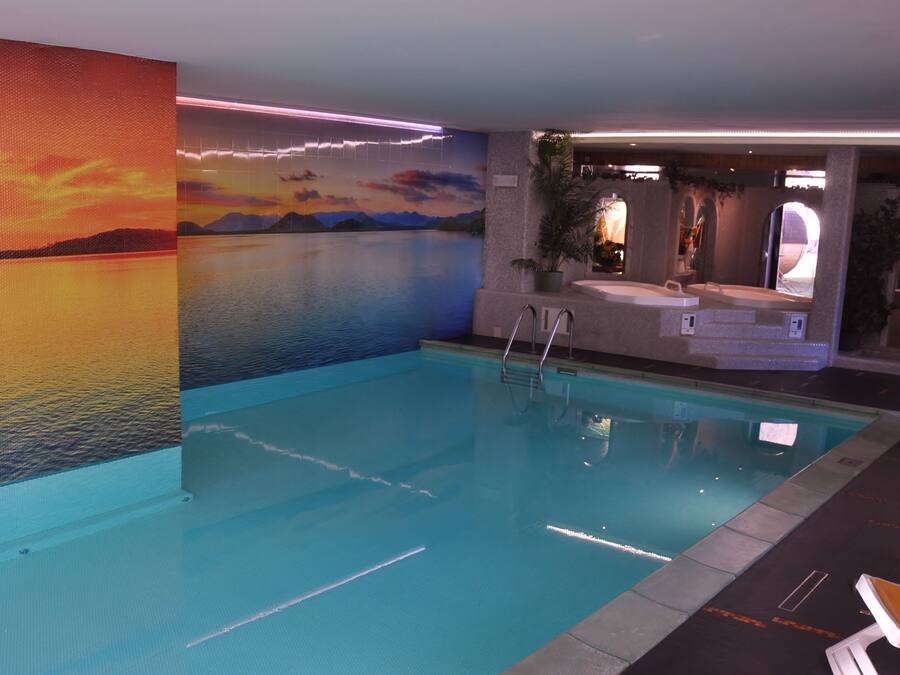 Indoor pool, seasonal outdoor pool, sun loungers