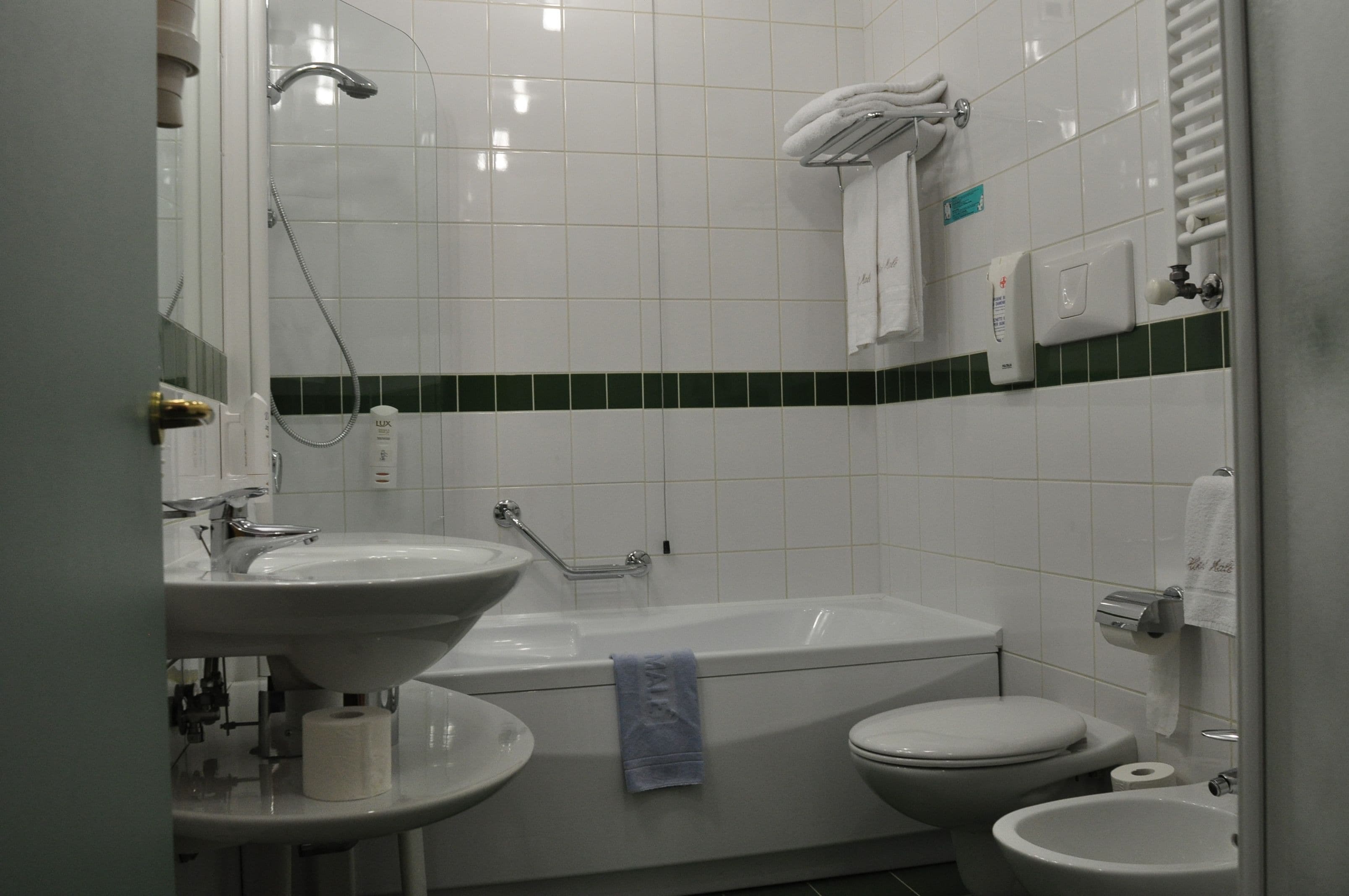 comfort double room | bathroom | shower, free toiletries, hair dryer, towels