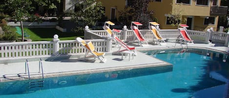 Indoor pool, seasonal outdoor pool, sun loungers