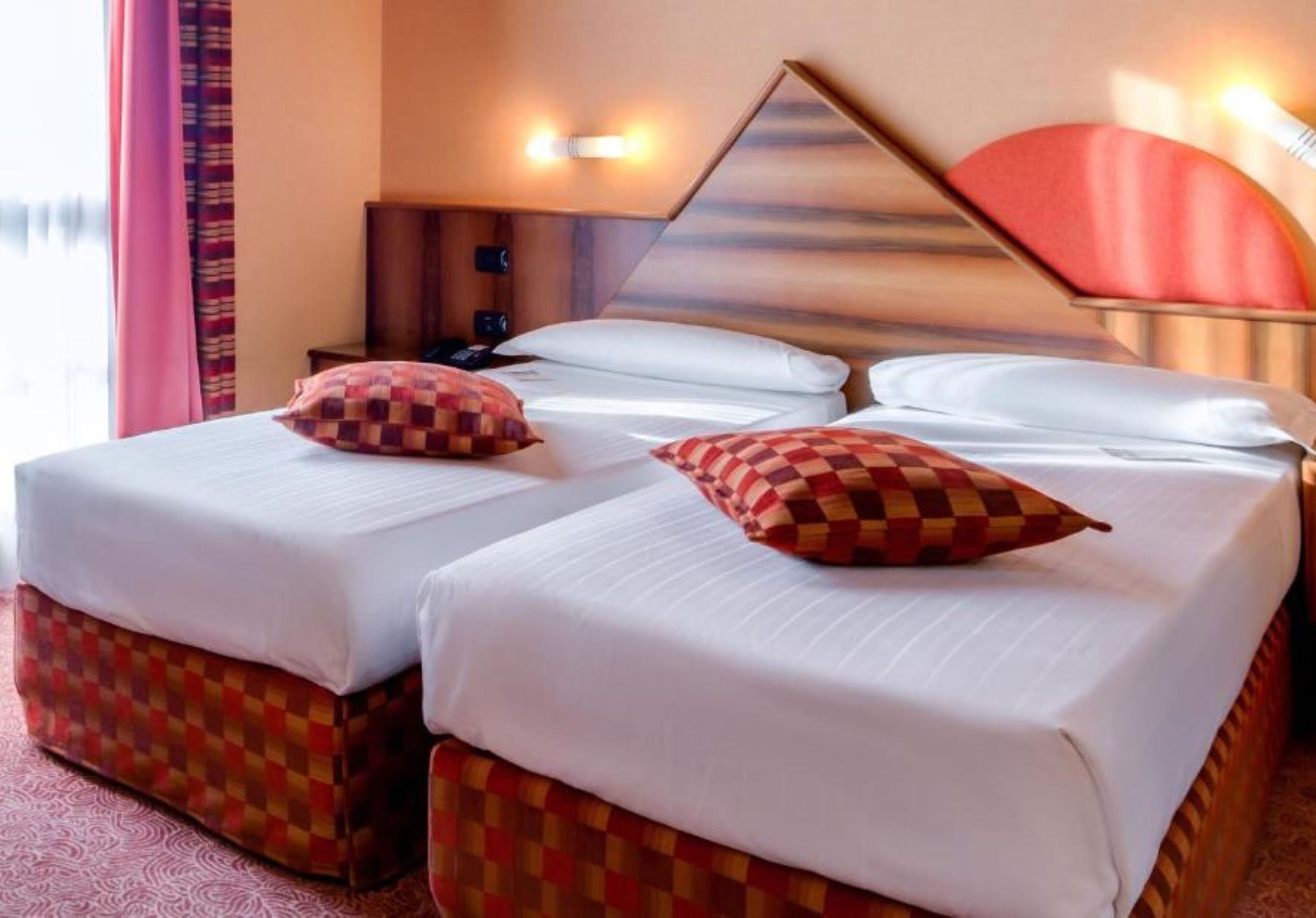 豪華雙床房 | 迷你吧、遮光窗簾/窗簾、隔音、熨斗/熨衫板