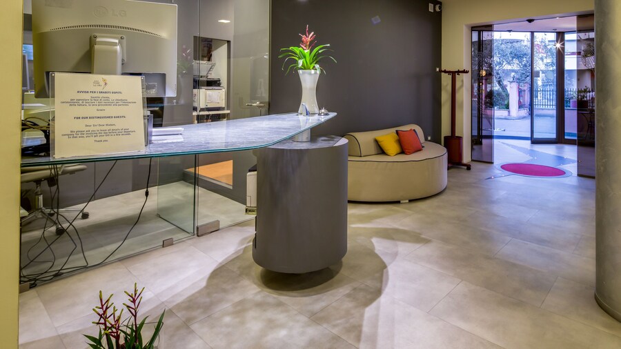 La Villa, Sure Hotel Collection by Best Western