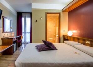 1 bedroom, Frette Italian sheets, minibar, blackout drapes