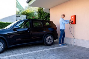 Electric vehicle-charging station - La Villa, Sure Hotel Collection by Best Western (Ivrea)