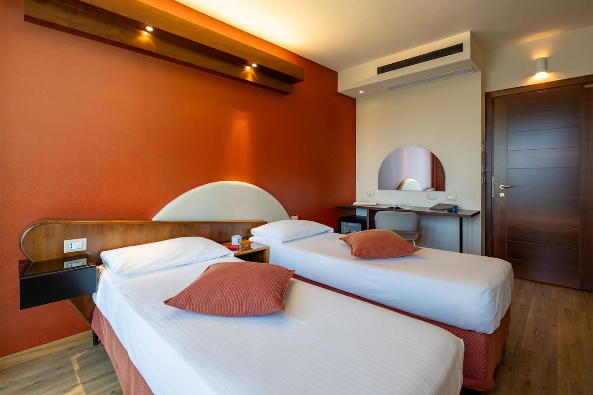 Standard Room, Multiple Beds, Non Smoking, Connecting Rooms | 1 bedroom, minibar, blackout curtains, soundproofing