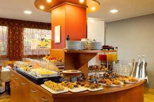 Desayuno buffet todos los días (con cargo)