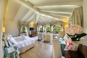 Couette en duvet d'oie, coffres-forts dans les chambres, bureau