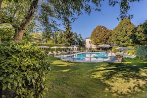 Outdoor pool, sun loungers
