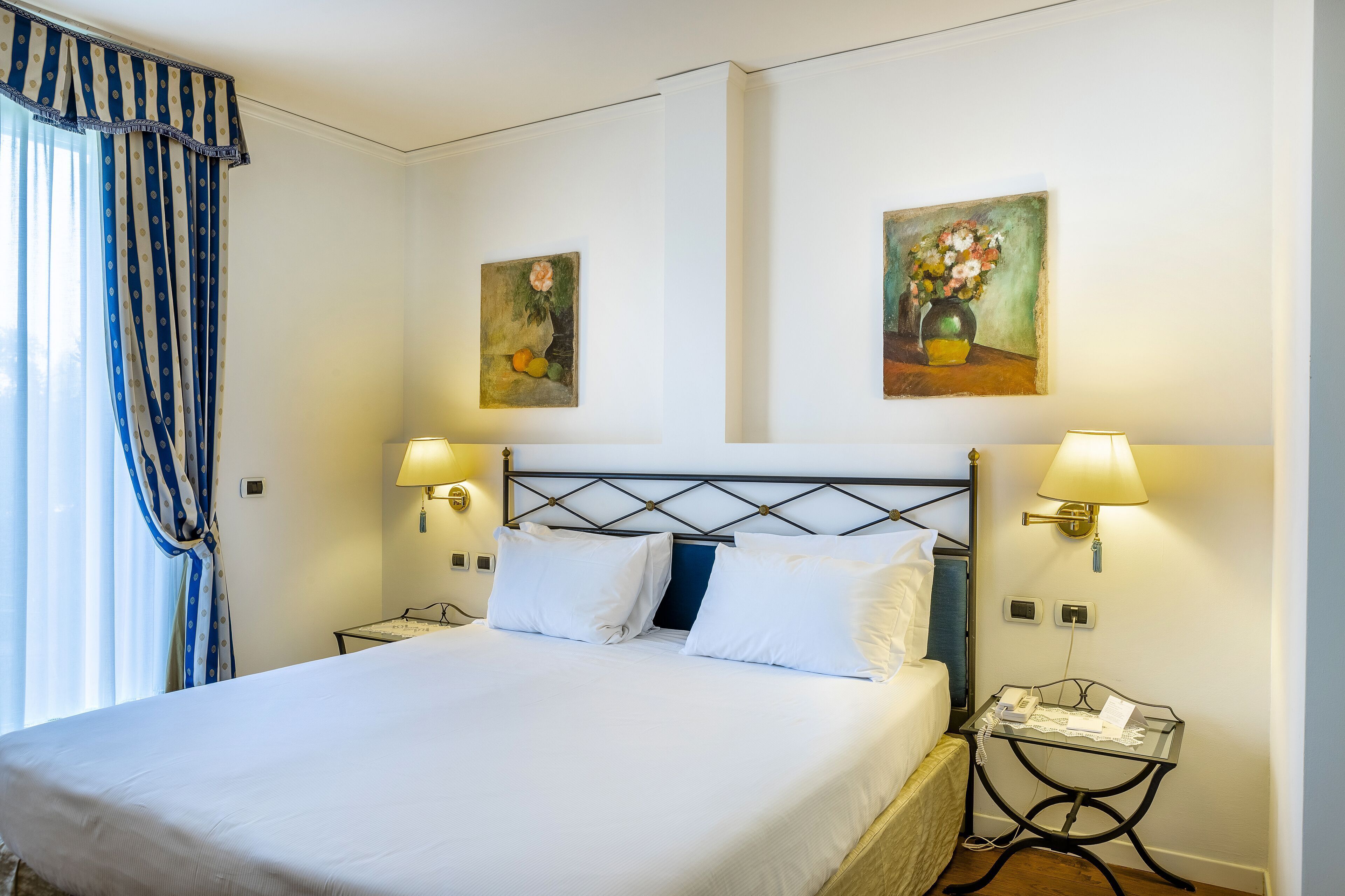 Down duvets, in-room safe, desk, blackout curtains