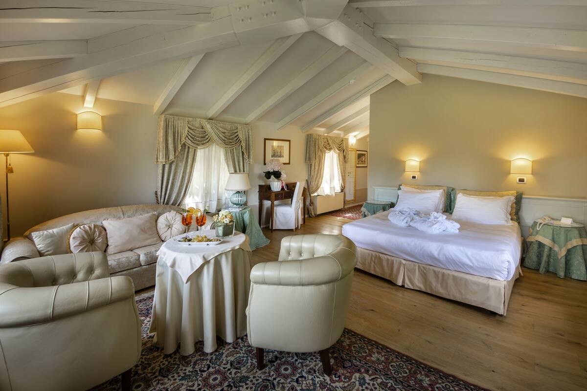 junior suite | down duvets, in-room safe, desk, blackout curtains