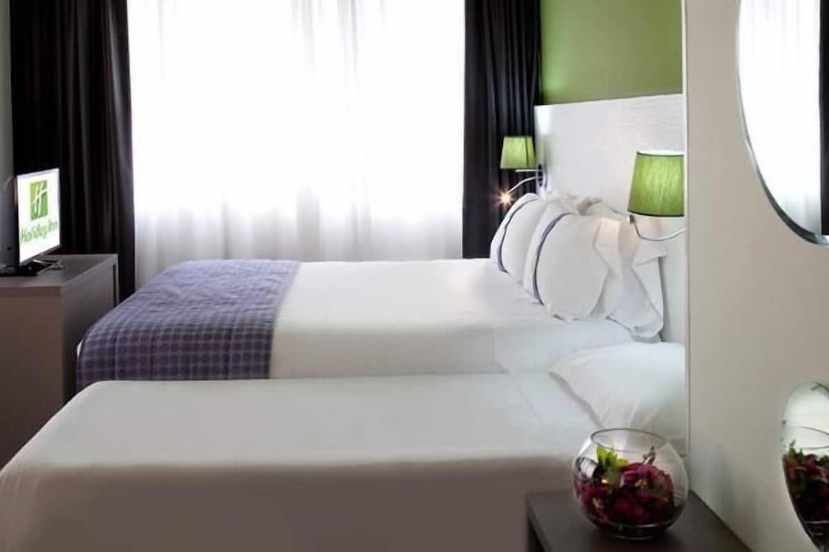 Minibar, in-room safe, desk, blackout drapes