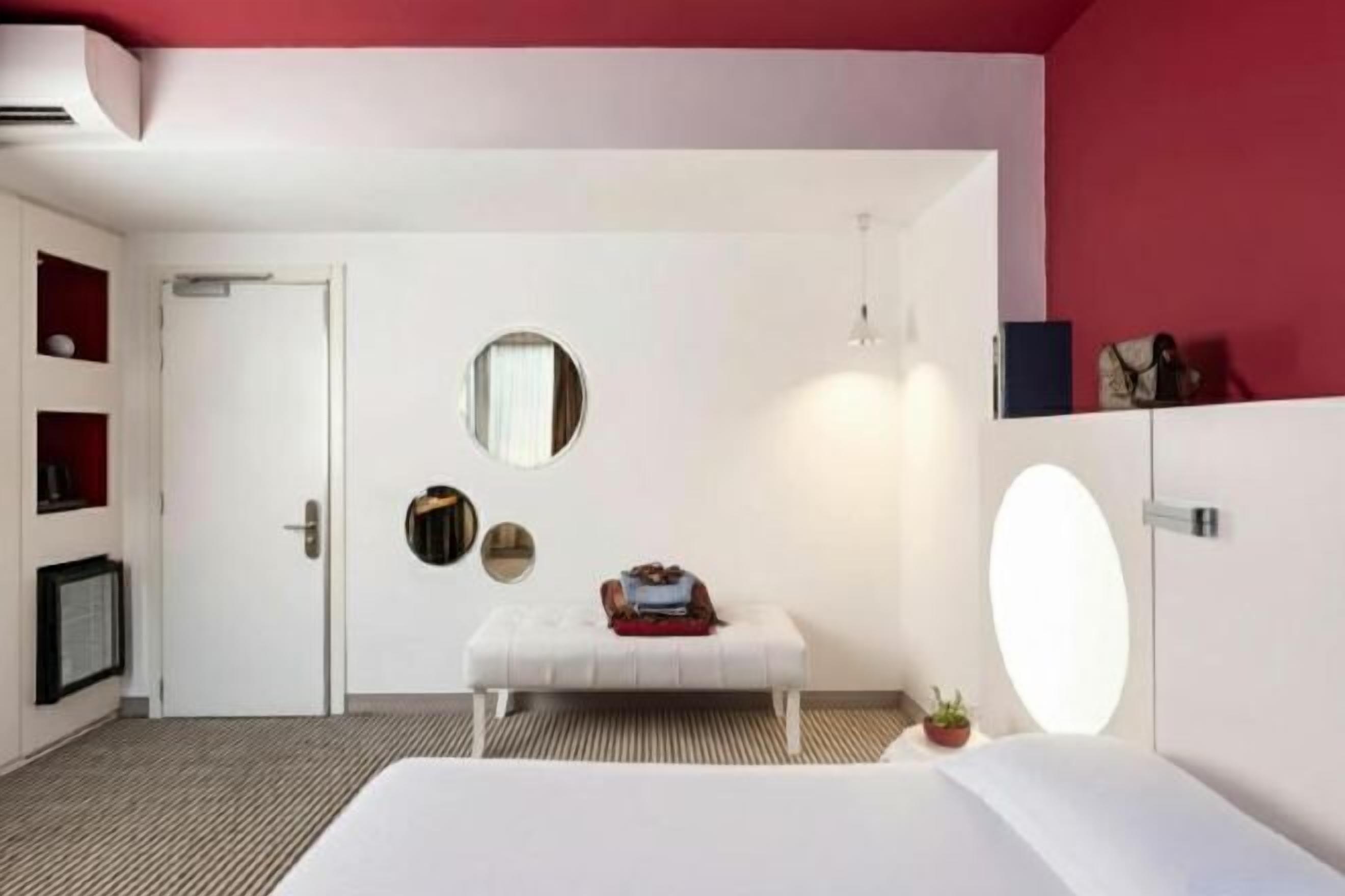 Minibar, safe på rommet, skrivebord og blendingsgardiner