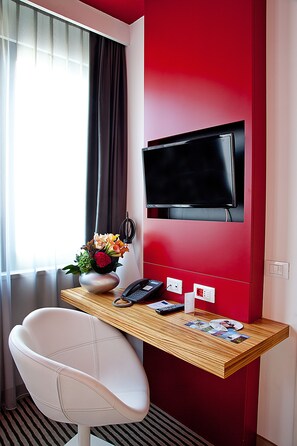 Room, 1 King Bed with Sofa bed, Non Smoking | Room amenity
