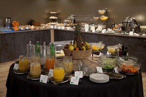 Breakfast (EUR 15 per person)