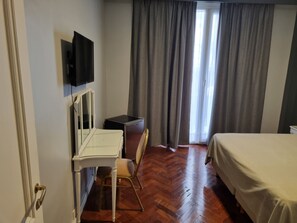 Single Room | In-room safe, blackout drapes, soundproofing, alarm clocks
