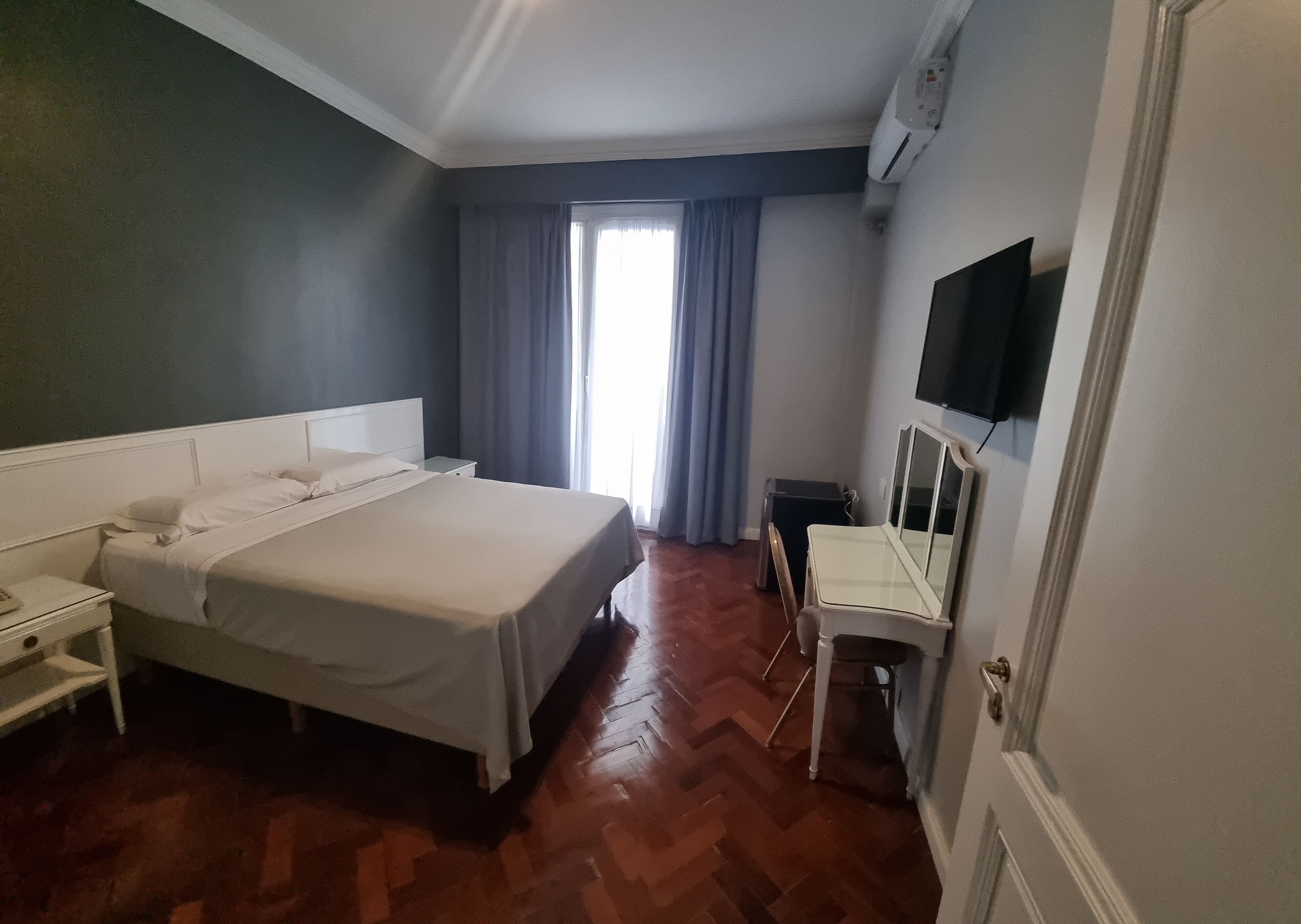 Double Room | In-room safe, blackout curtains, soundproofing, alarm clocks